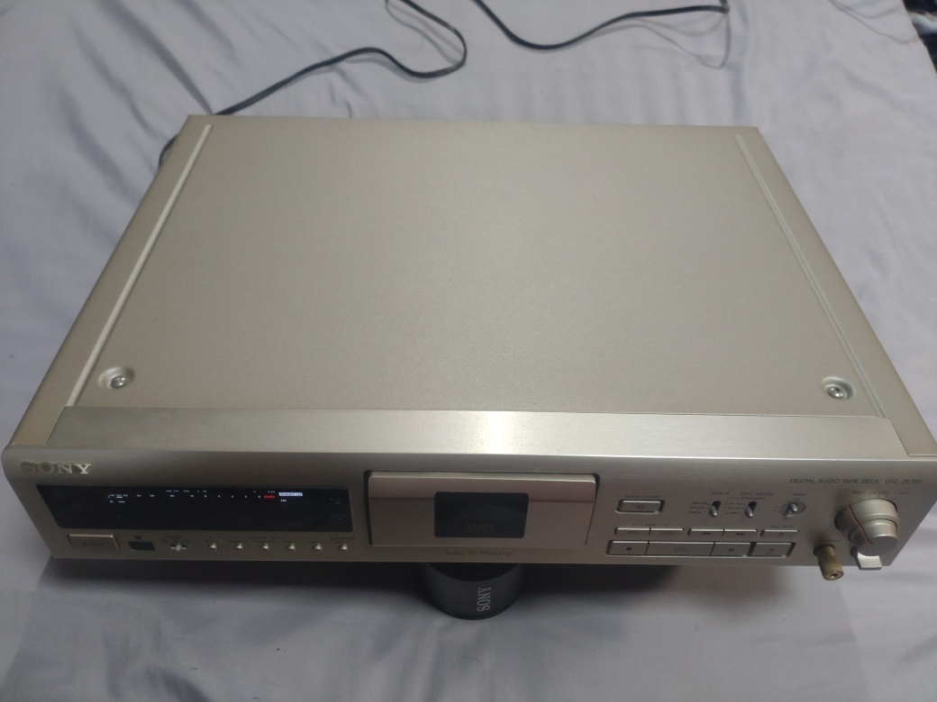 ジャンク / SONY DTC-ZE700 / DAT デッキ オーディオ機器 家電、AV、カメラ