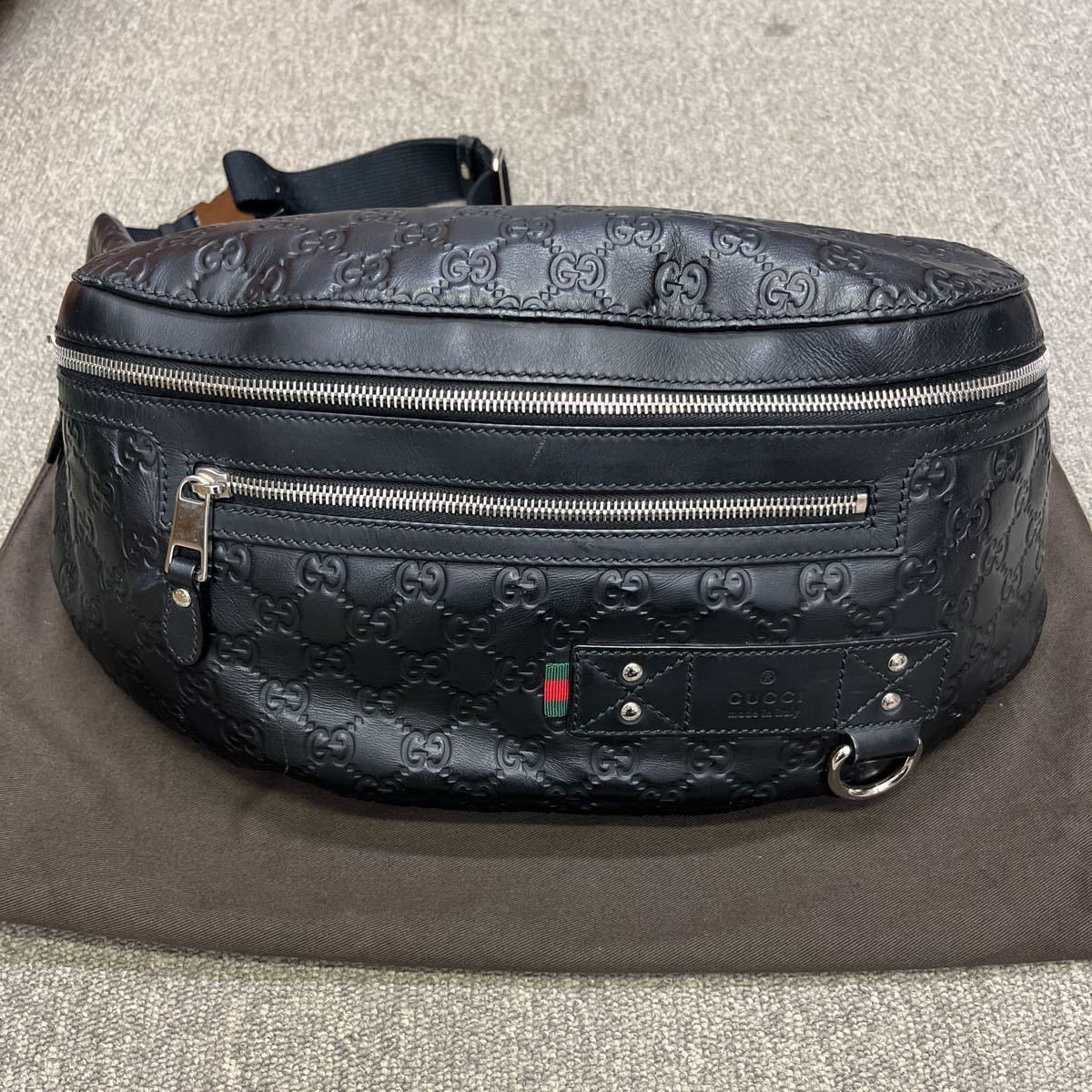 GUCCI ブラック ボディバッグ シマ 【公式通販】