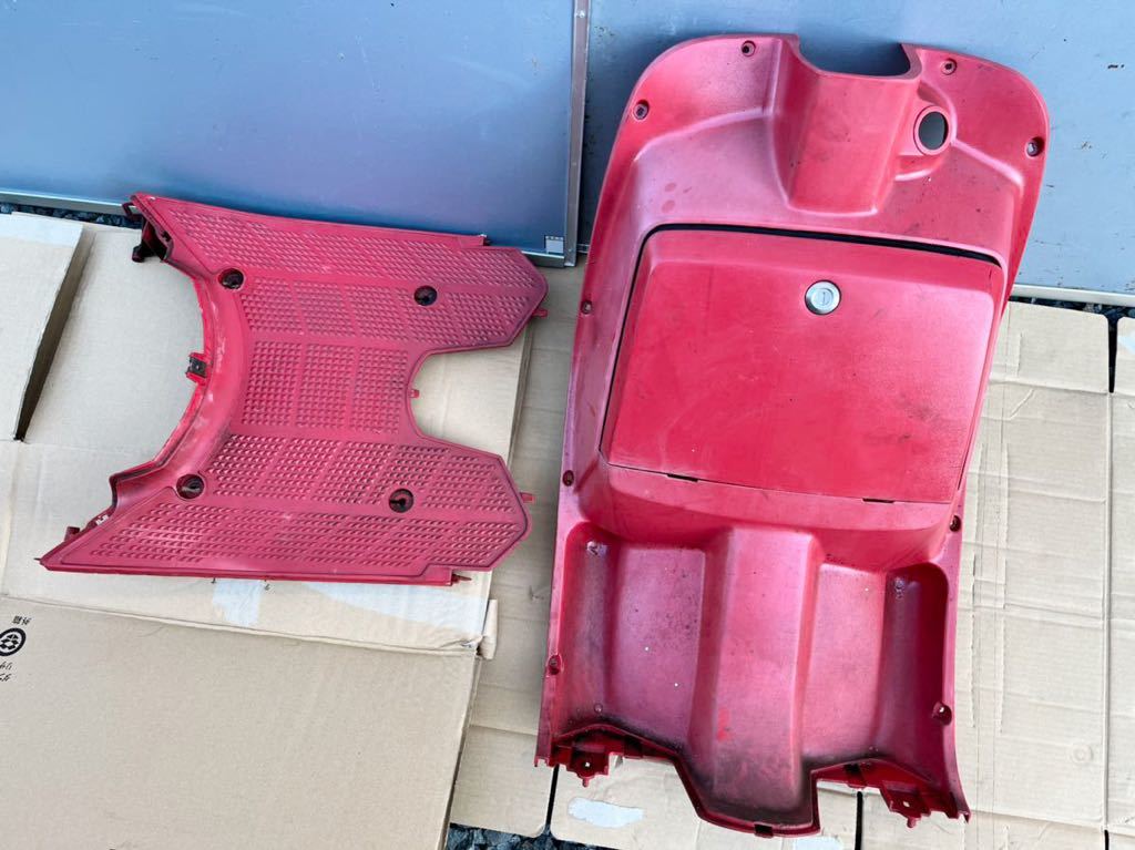 ホンダ スーパータクト AF09 外装 インナーカウル ステップボード 赤色