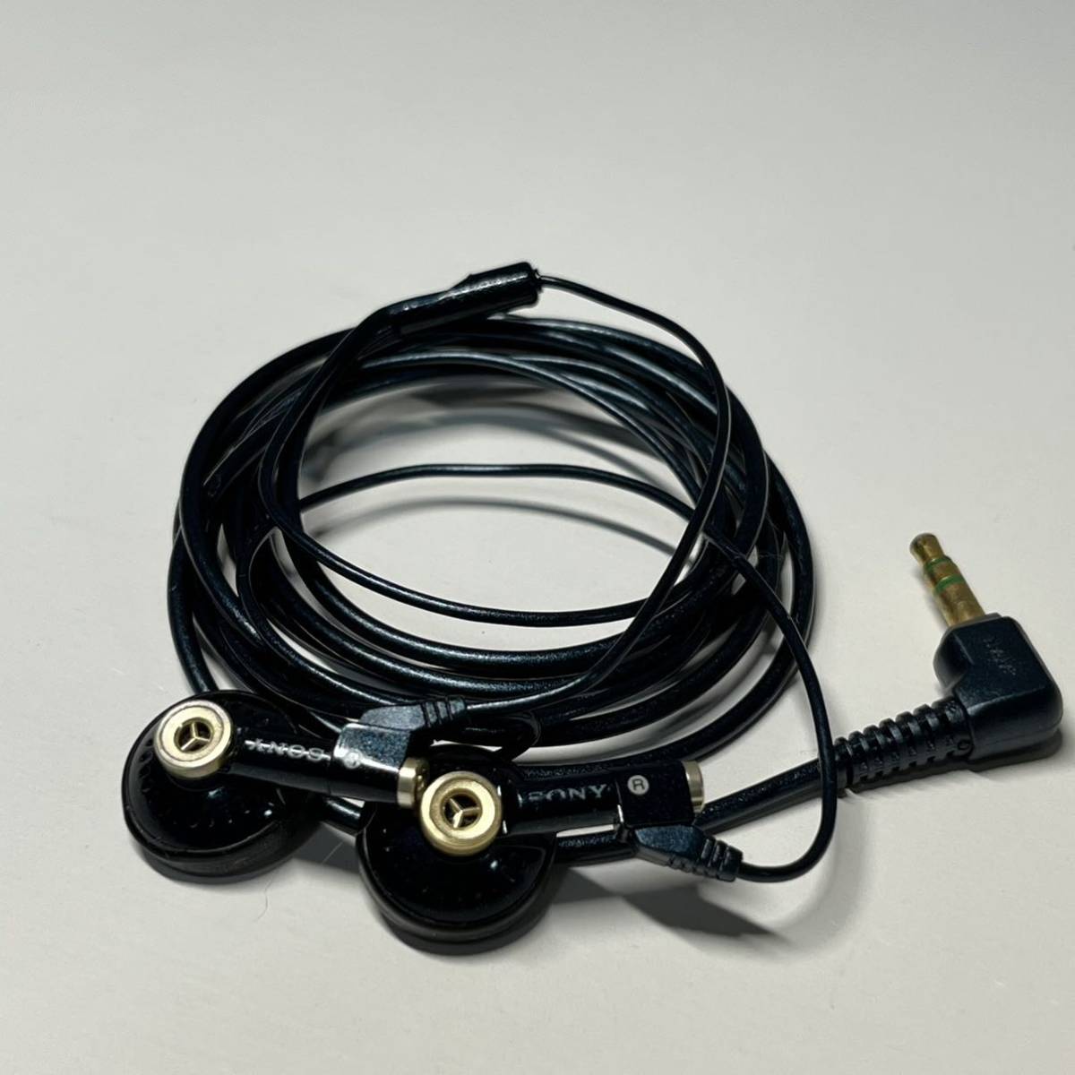 オーディオ機器 SONY MDR-E272 巻き取りイヤホン ジャンク品