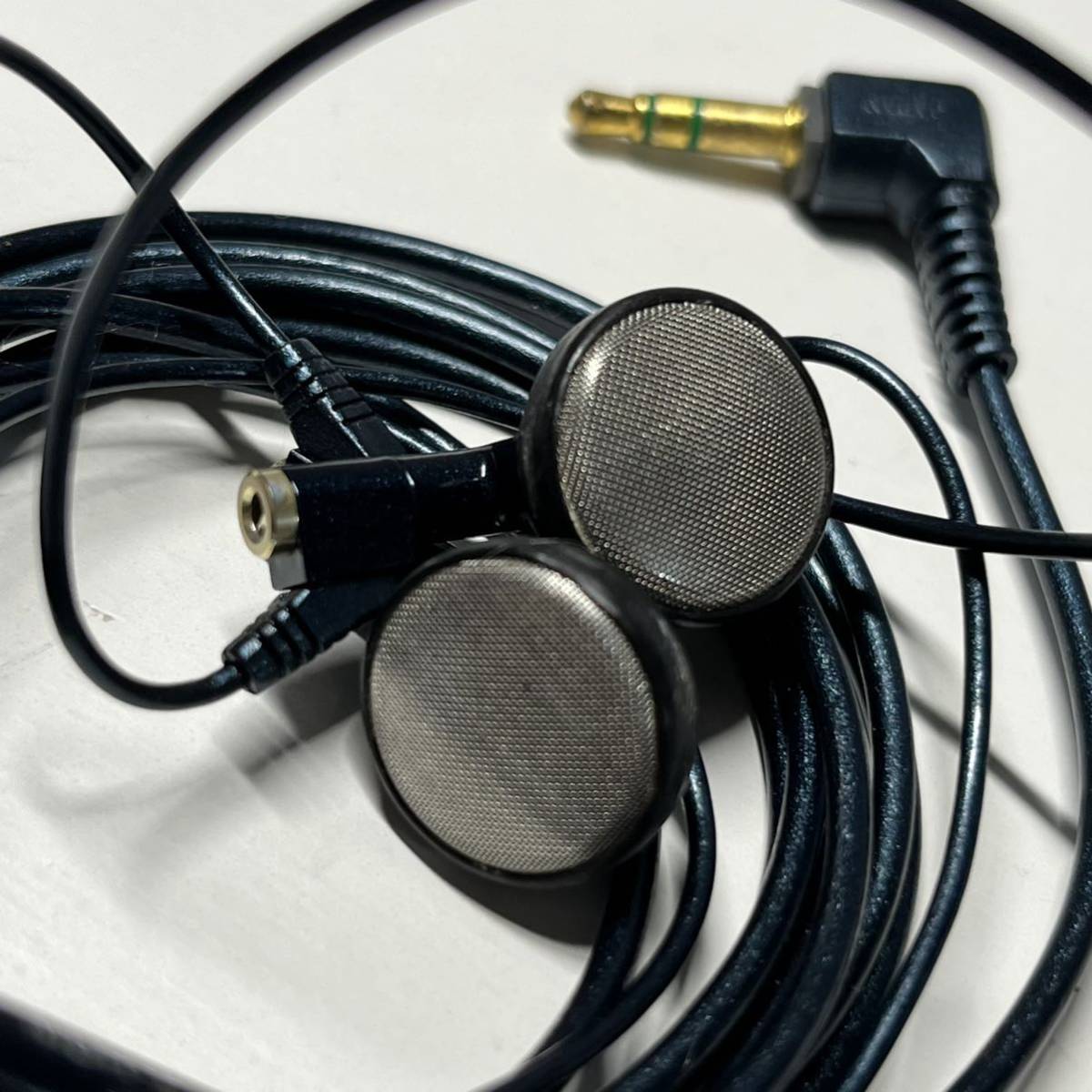 オーディオ機器 SONY MDR-E272 巻き取りイヤホン ジャンク品 オーディオ機器 SONY MDR-E272 巻き取りイヤホン ジャンク品
