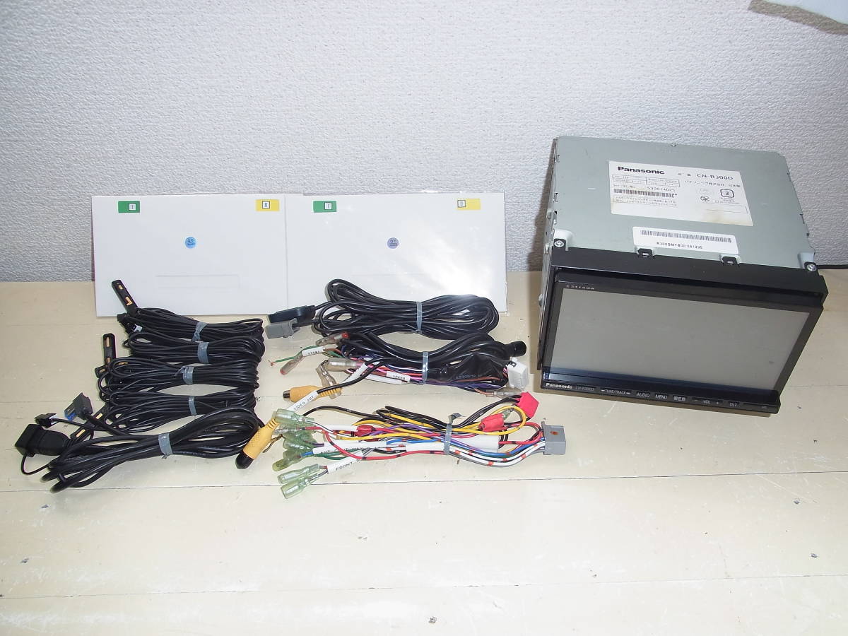 お値段はアウトレットの半額 動作良好!!Panasonic CN-R300D ストラーダ 