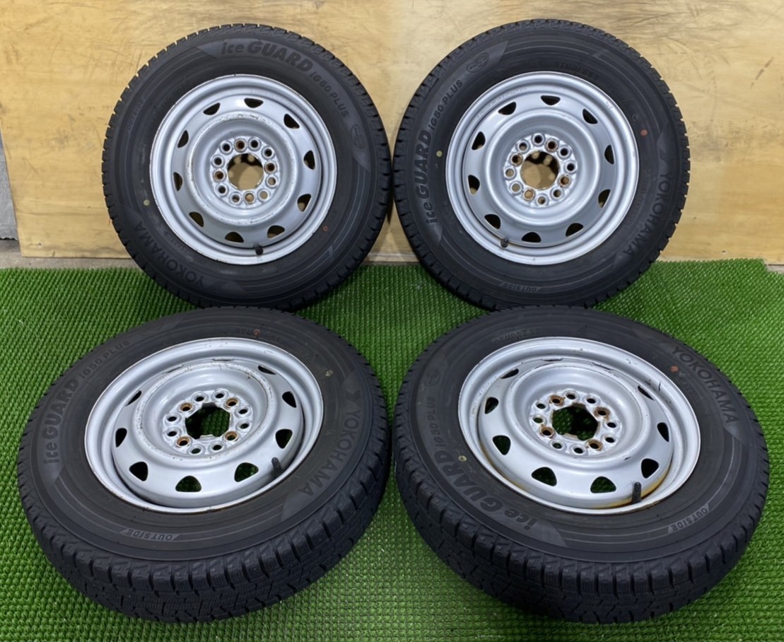 車 145/80R13 冬用タイヤ、スチールホイール付き J13X4.00B