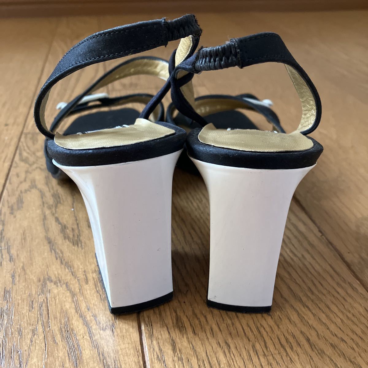 GIANNI VERSACE ジャンニヴェルサーチ バックストラップパンプス 
