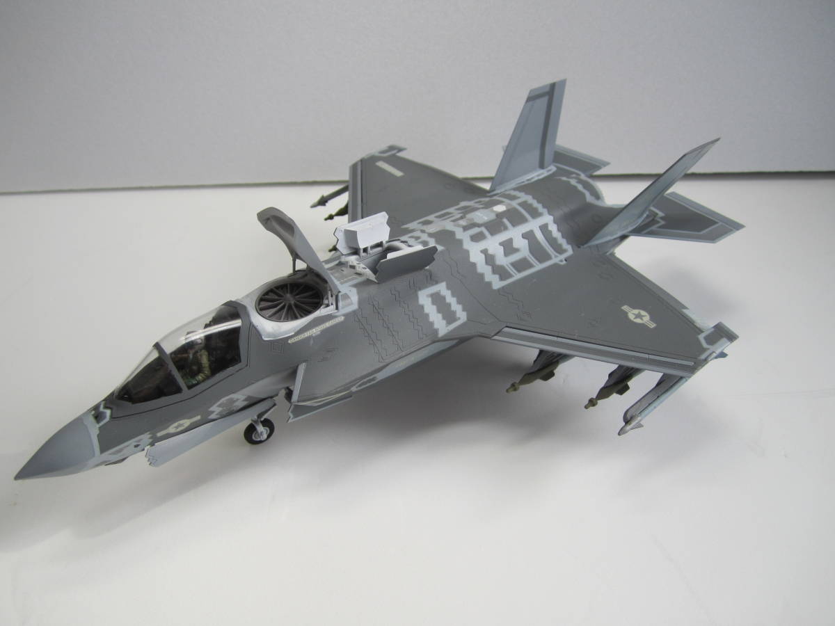 1/72 ハセガワ F-35 ライトニングⅡ B型 ビーストモード 完成品　LIGHTNING Ⅱ BEAST MODE