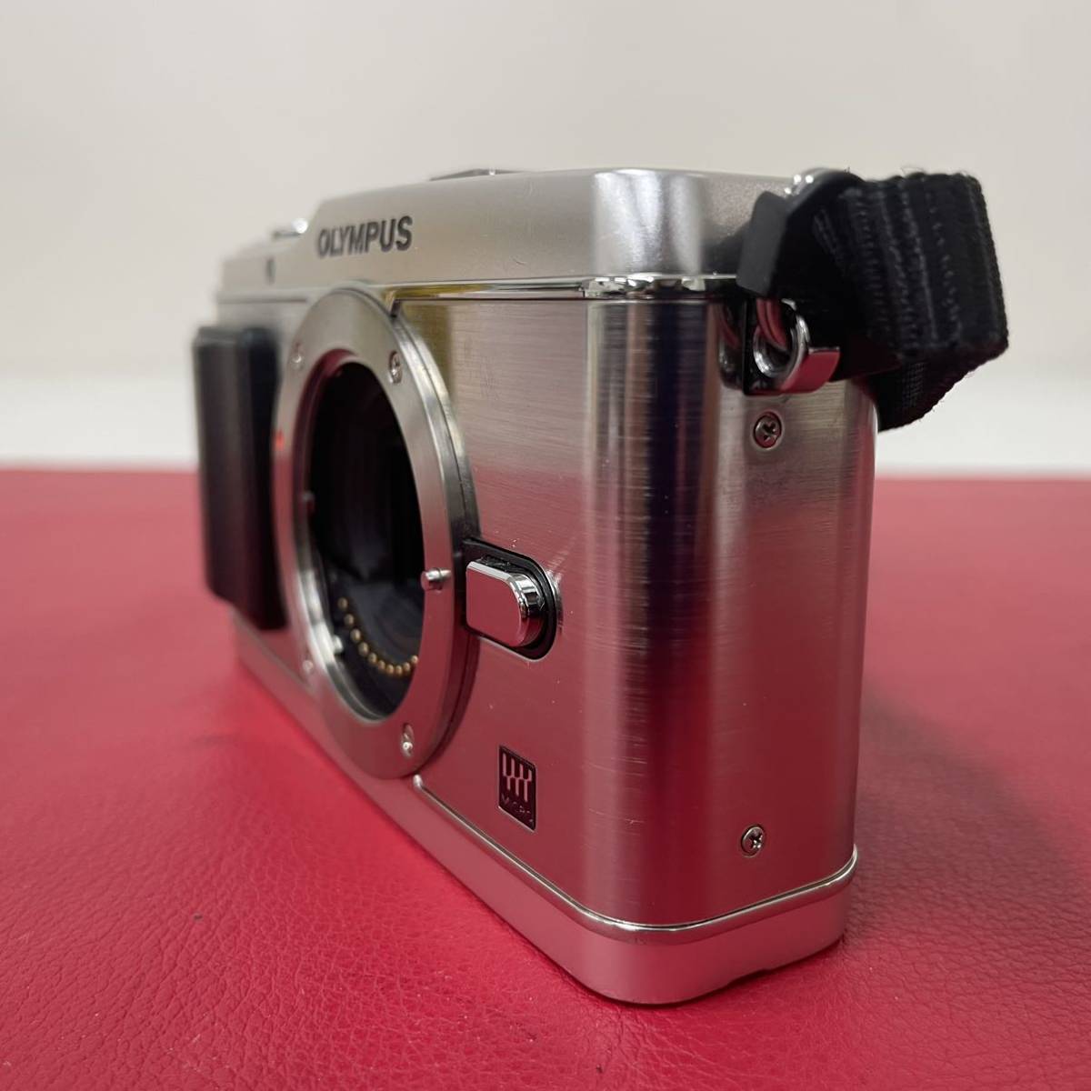 ★A OLYMPUS PEN E-P3 ボディ ミラーレス一眼 バッテリー 充電機 付属品 シャッター、フラッシュOK オリンパス E-P3 PEN OLYMPUS 価格比較 BODY レンズ付き