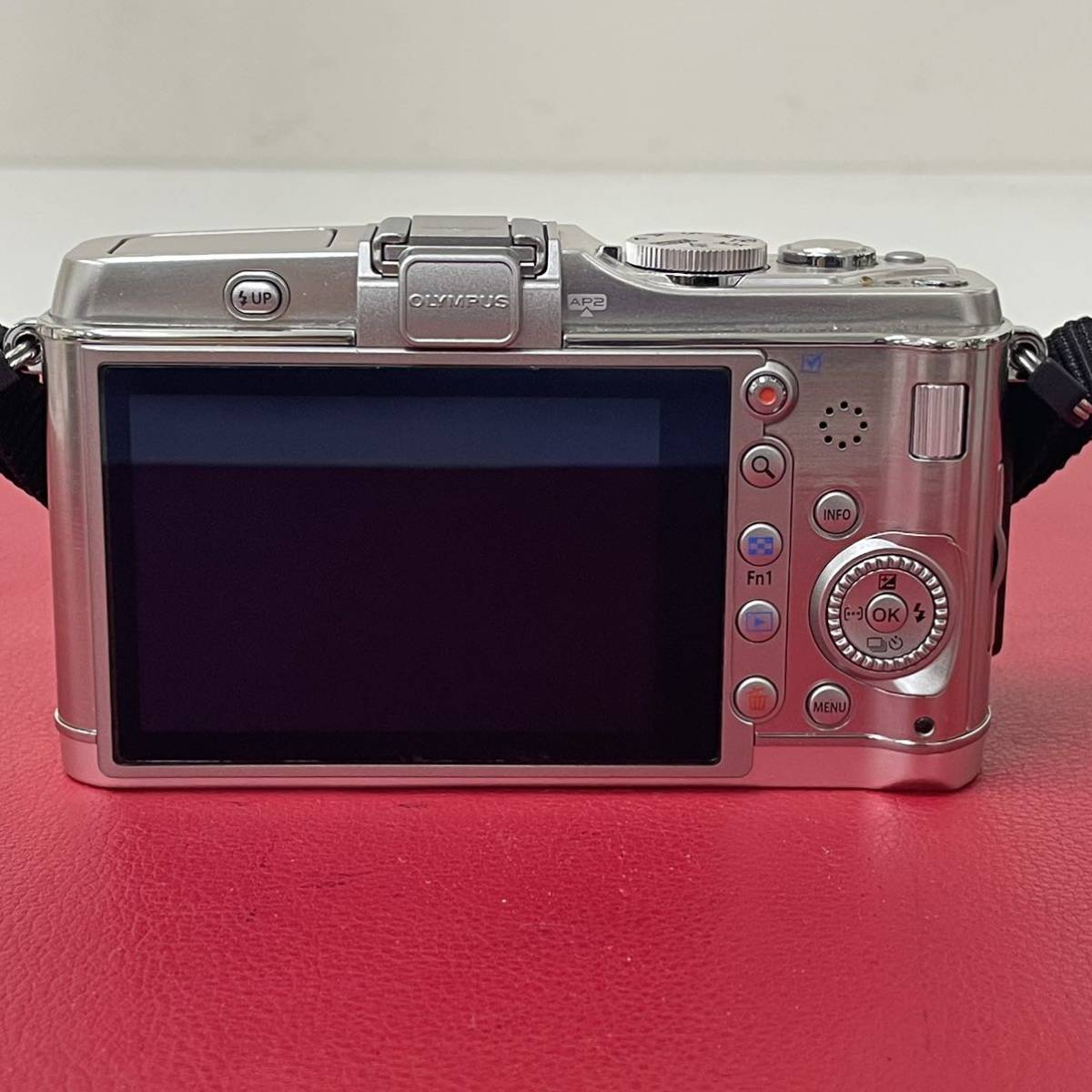★A OLYMPUS PEN E-P3 ボディ ミラーレス一眼 バッテリー 充電機 付属品 シャッター、フラッシュOK オリンパス E-P3 PEN OLYMPUS 価格比較 BODY レンズ付き