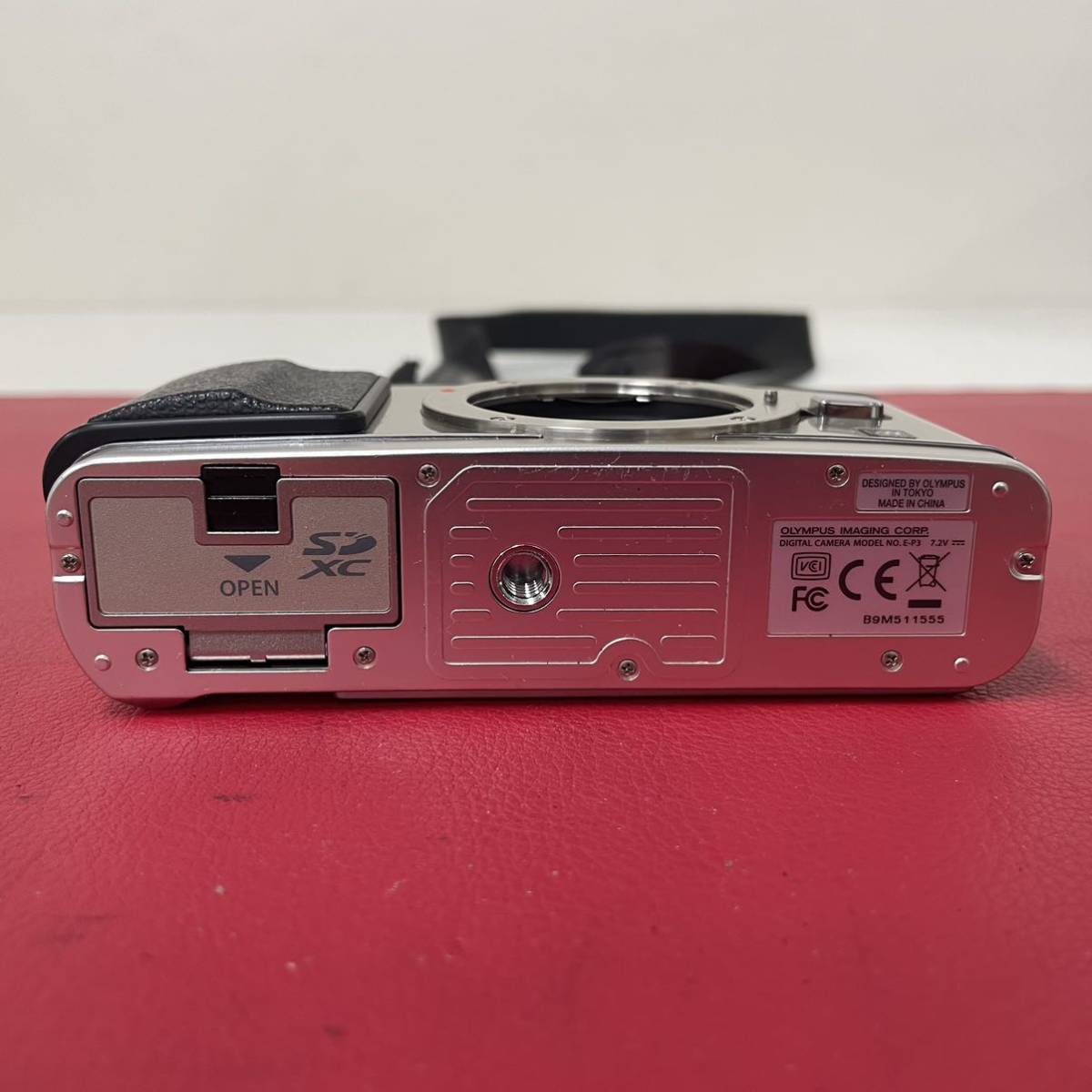 ★A OLYMPUS PEN E-P3 ボディ ミラーレス一眼 バッテリー 充電機 付属品 シャッター、フラッシュOK オリンパス E-P3 PEN OLYMPUS 価格比較 BODY レンズ付き