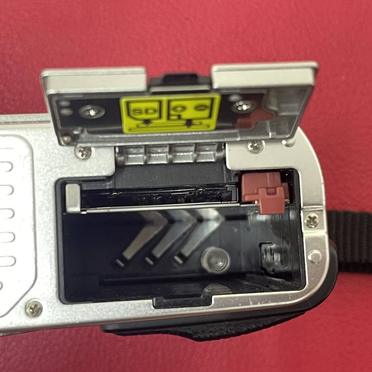 ★A OLYMPUS PEN E-P3 ボディ ミラーレス一眼 バッテリー 充電機 付属品 シャッター、フラッシュOK オリンパス E-P3 PEN OLYMPUS 価格比較 BODY レンズ付き