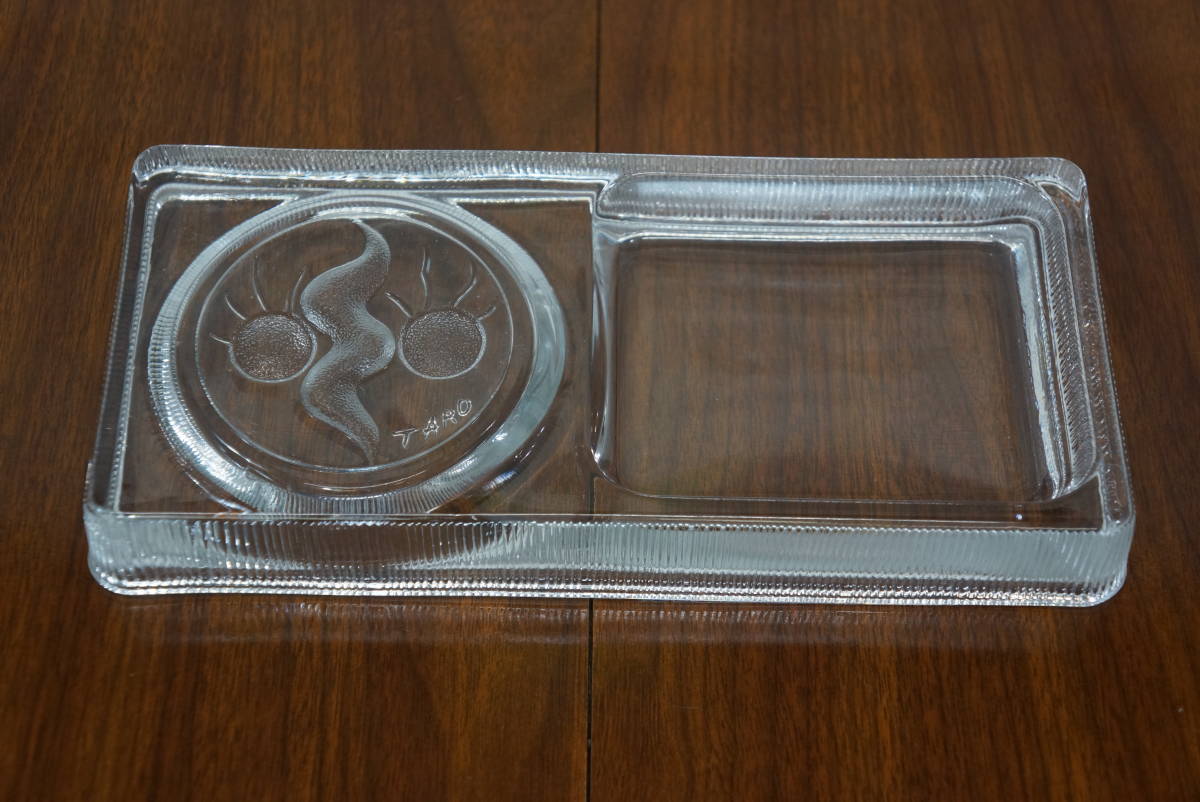 岡本太郎 太陽の塔 TARO 灰皿、ガラストレー 非売品 顔のモチーフ 大阪 
