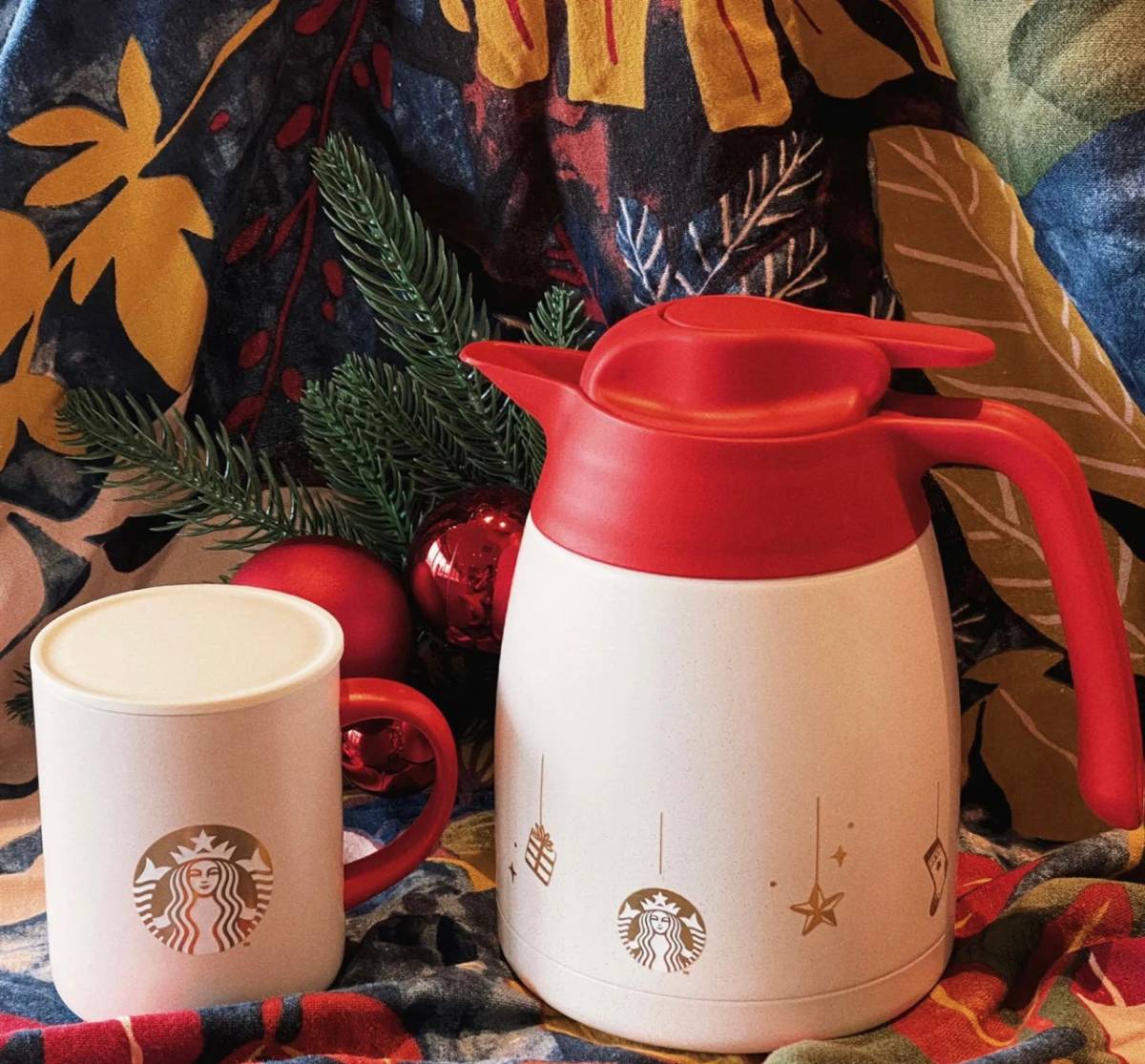 スターバックス スタバ 海外中国 クリスマス ギフトのポットと