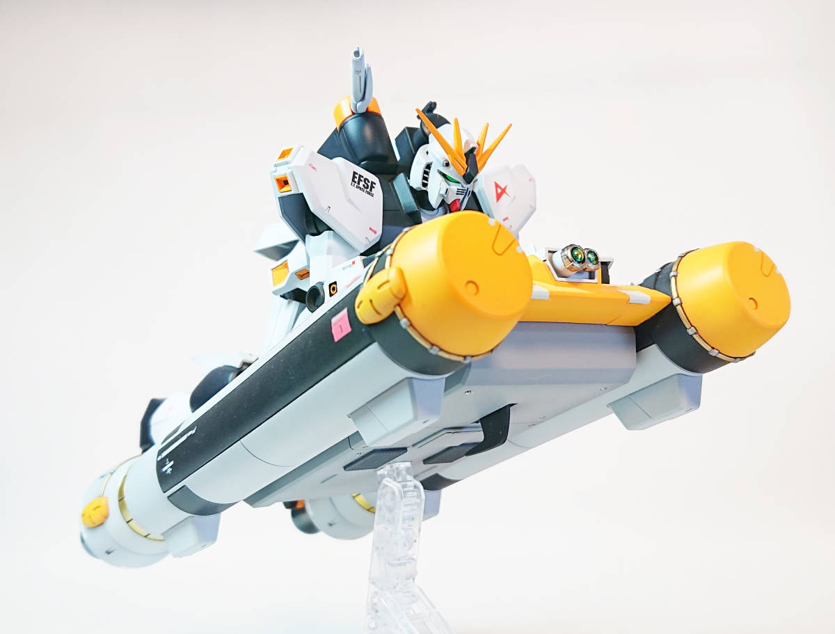 【塗装済み完成品】 νガンダム（EG）＋ブースターベッド（ガンダムベース限定） 1⁄144 HG ブースターベッド + EG エントリーグレード νガンダム塗装済