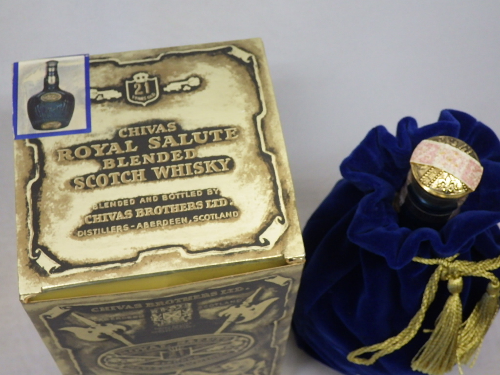 【未開栓・古酒】ロイヤルサルート 21年 青 陶器ボトル 元箱・巾着袋付き 古酒 未開栓 Royal Salute ロイヤルサルート 21年 陶器ボトル 青 巾着