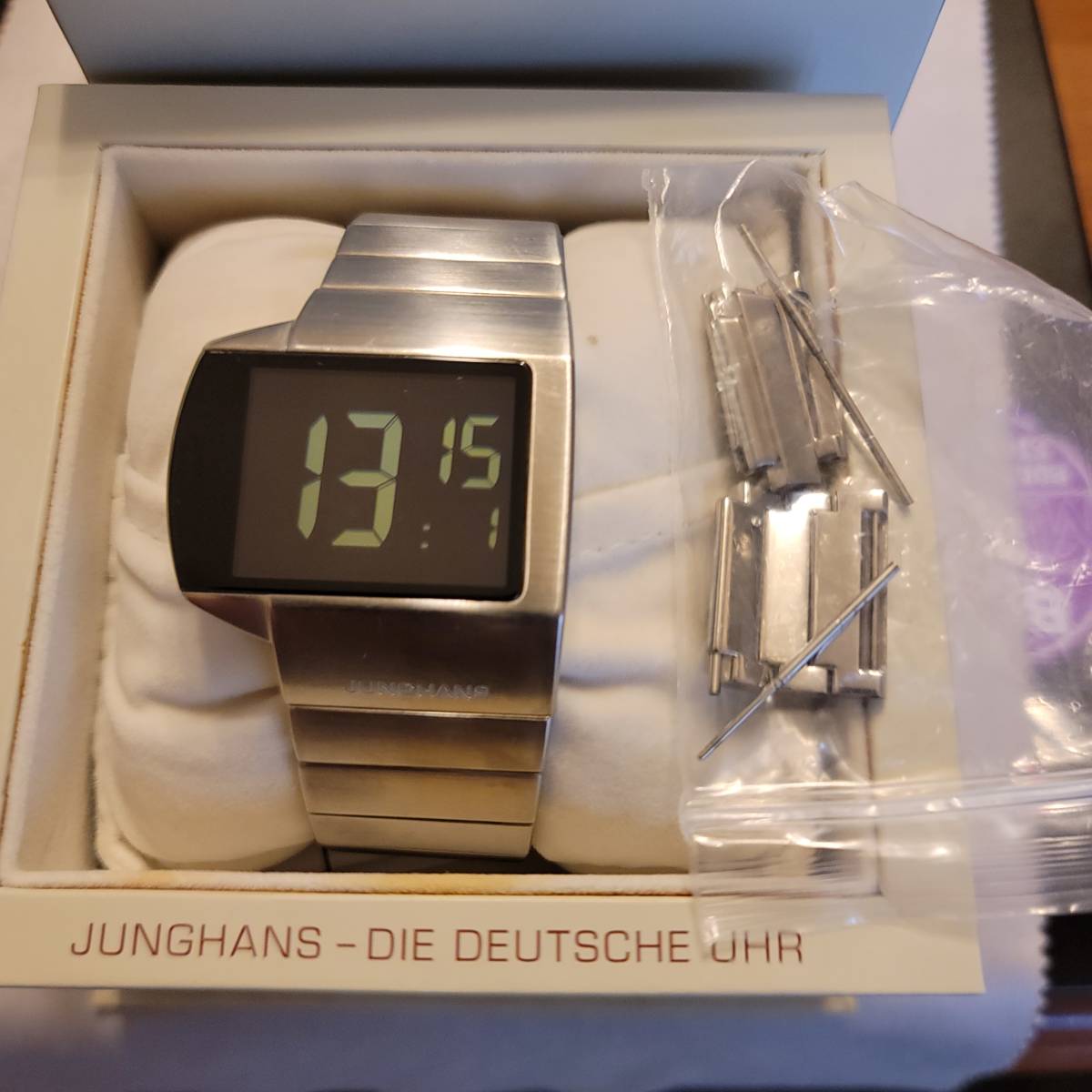 JUNGHANS ユンハンス Mega Futura デジタル電波腕時計 【公式通販】