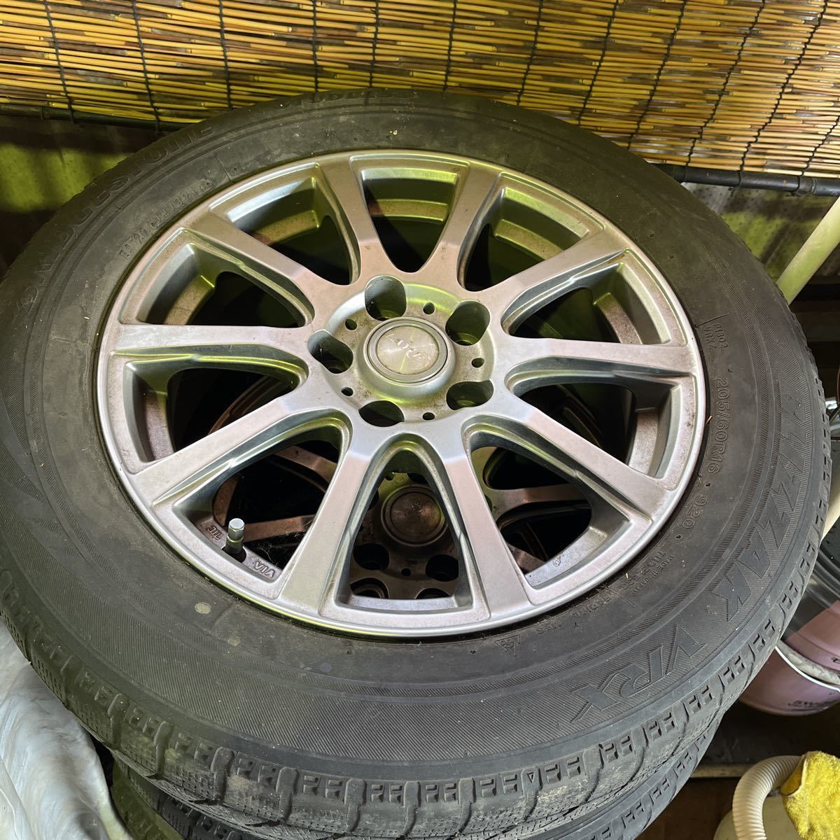 プリウスα スタッドレス 205⁄60R16 ホイールセットの通販 205⁄60r16 