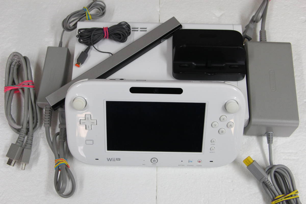 WiiU本体セット 32GB WUP-101(01) 電源コード/ゲームパッド/スタンド/HDMIケーブル/センサーバー付属　