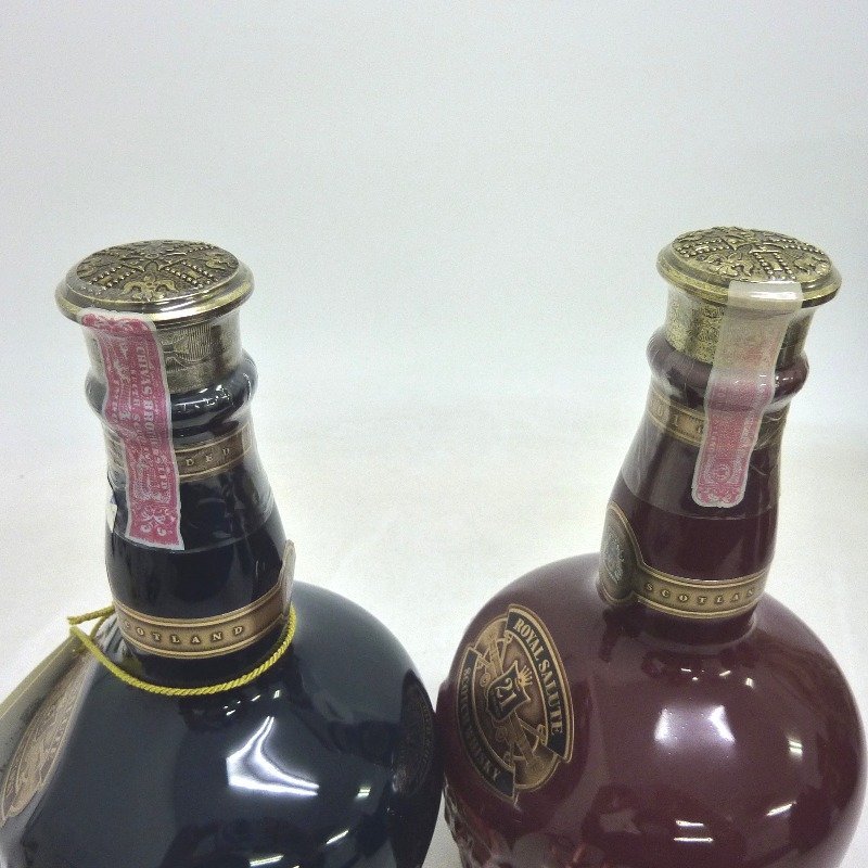 ロイヤルサルート 21年 青陶器/赤陶器 2本セット 700ml 巾着付 【公式