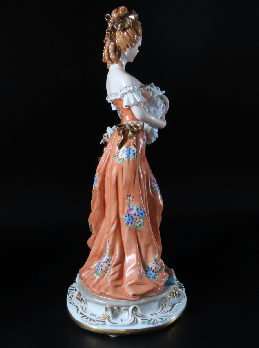 Meissen/マイセン 犬を抱く貴婦人 女性像 フィギュリン 置物 磁器人形