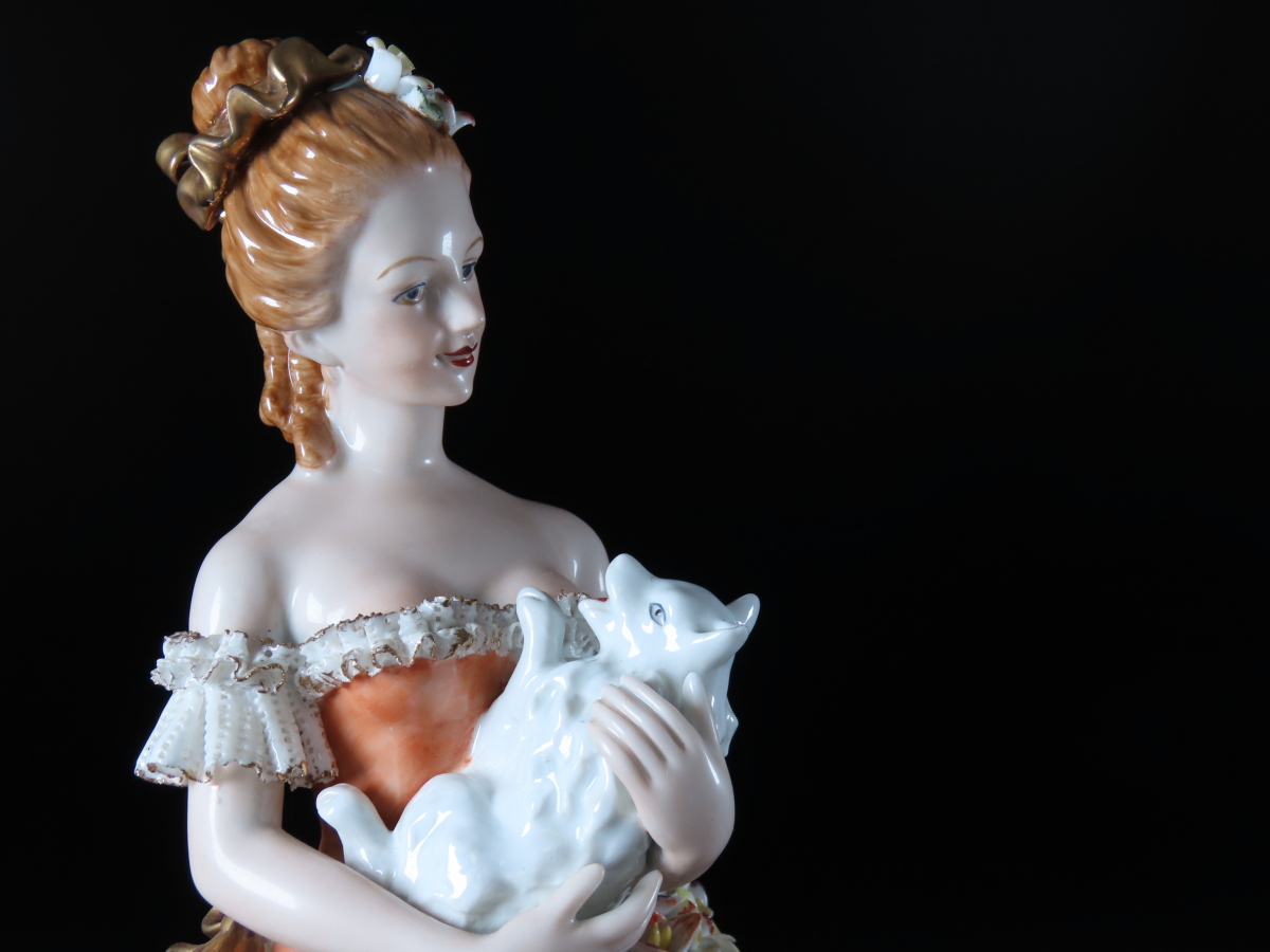 Meissen/マイセン 犬を抱く貴婦人 女性像 フィギュリン 置物 磁器人形