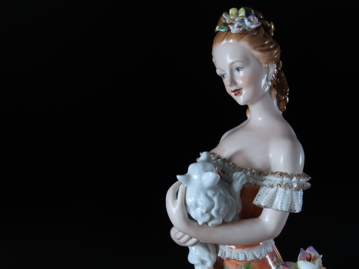 Meissen/マイセン 犬を抱く貴婦人 女性像 フィギュリン 置物 磁器人形