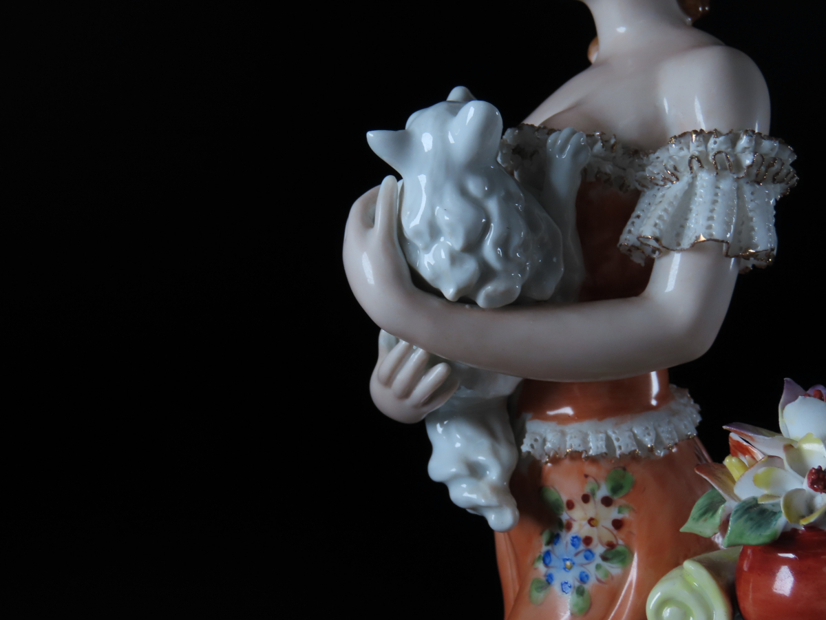 Meissen/マイセン 犬を抱く貴婦人 女性像 フィギュリン 置物 磁器人形