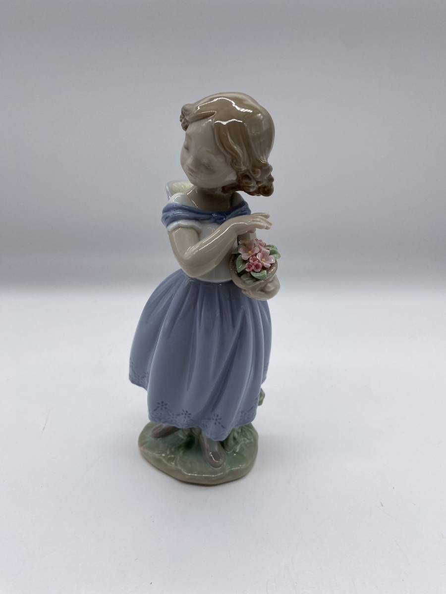 リヤドロ LLADRO フィギュリン 素敵なお花 (リヤドロ) 人形 リアドロ