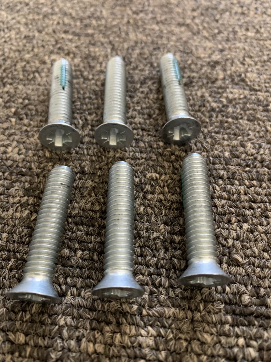 61-64インパラドアロックラッチストライカースクリュー新品。インパラドアラッチ　インパラドアロック