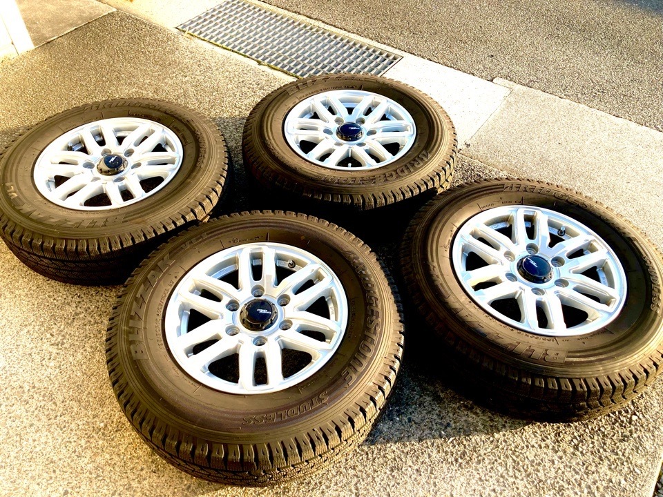 バリ山　ジムニー　スタッドレス　175/80r16 21年製　4本 送料無料ジムニー175/80/16バリ山スタッドレスタイヤ 4本 175-80-16美