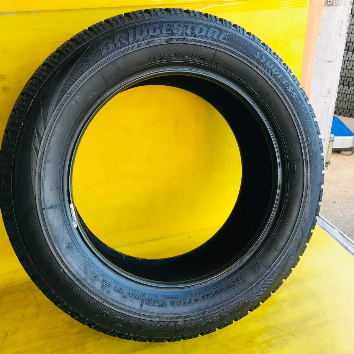 1572] 205/60R16 4本 スタッドレスタイヤ BRIDGESTONE BLIZZAK VRX 3本 