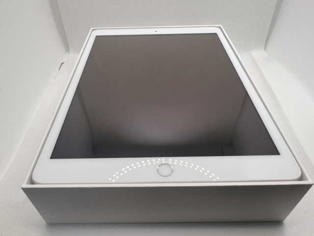 超美品】iPad 第8世代 32GB Wi-Fi シルバー MYLA2J/A A2270 2020 8th