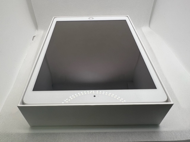超美品】iPad 第8世代 32GB Wi-Fi シルバー MYLA2J/A A2270 2020 8th