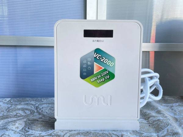 人気SALE，定番 動作確認済み 良品 UMIVC 変圧器 2000W 海外電気製品を日本
