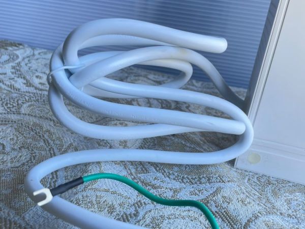 人気SALE，定番 動作確認済み 良品 UMIVC 変圧器 2000W 海外電気製品を日本