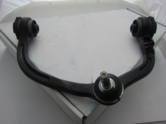 MOOG♪04～06　ナビゲーター　エクスペディション　アッパーアーム　右フロント