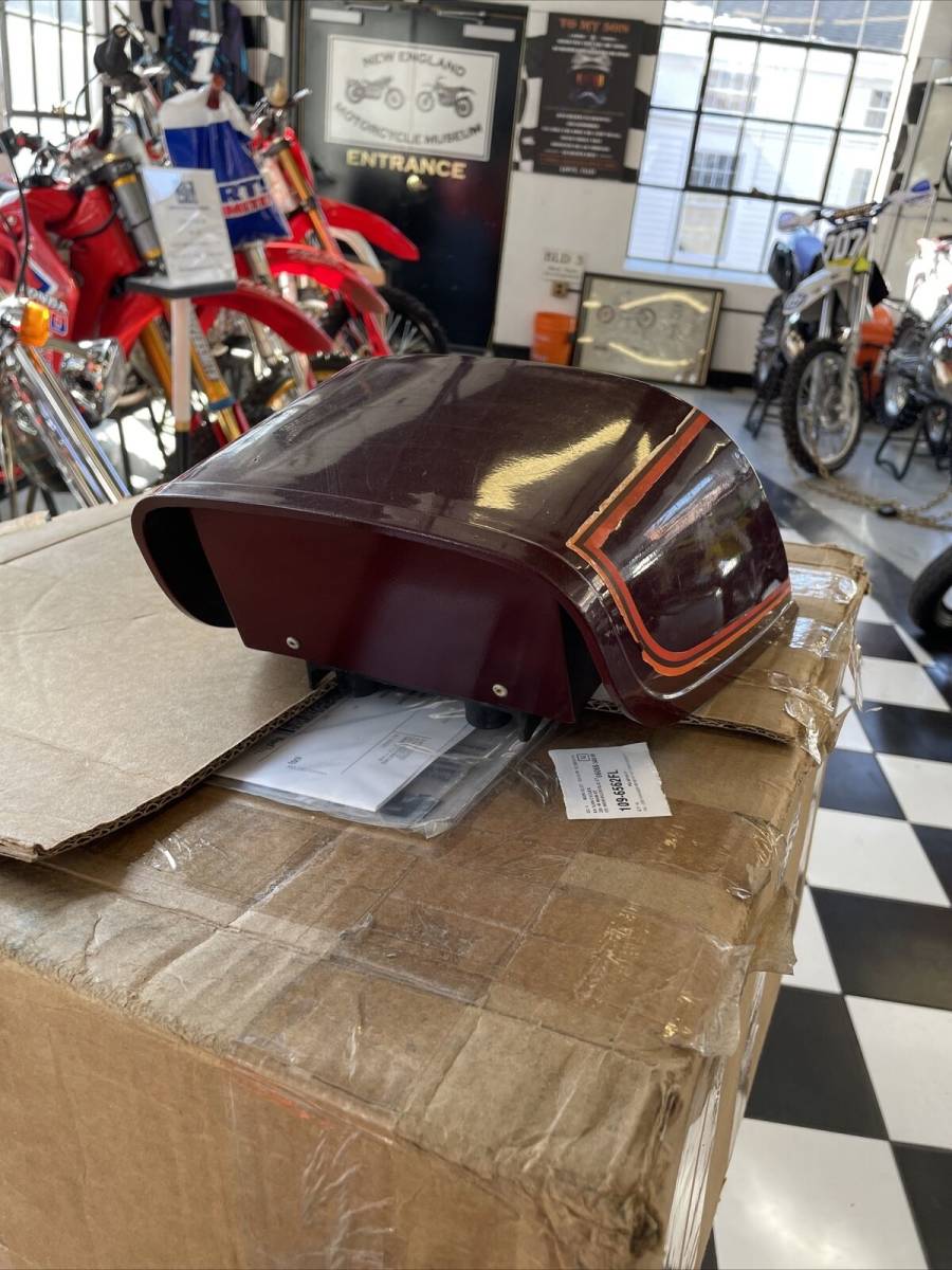 GS400 GS400E スズキ純正 テールカウル 純正カラー 未使用 【公式通販】