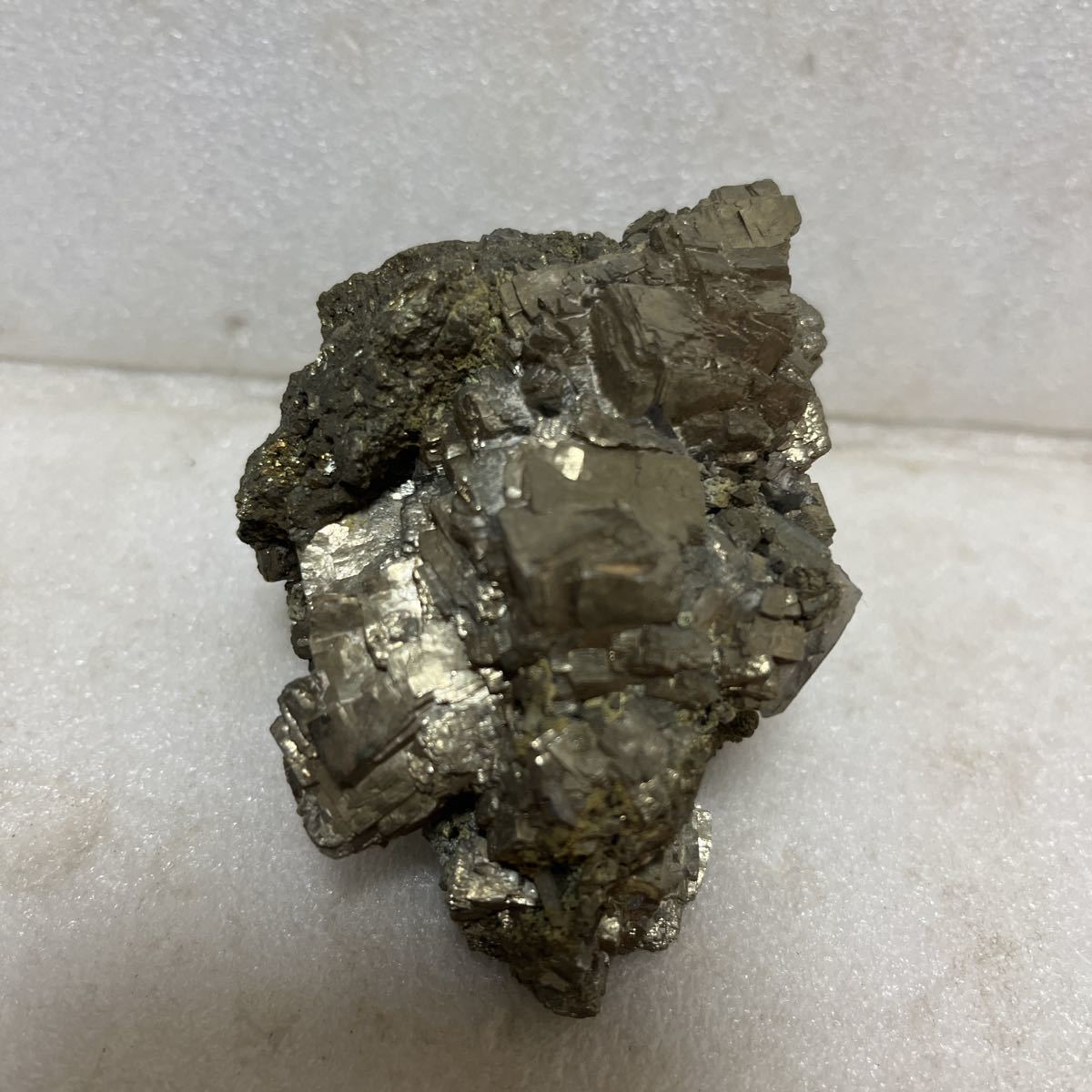 パイライト 2.7kg 黄鉄鉱 原石 鑑賞石 自然石 誕生石 鉱物 鉱石 水石