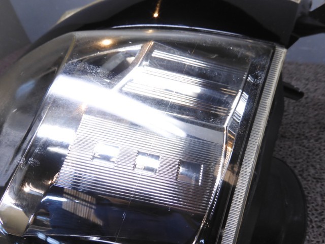 6894　トヨタ ヴォクシー　ZRR70　後期　HIDヘッドライト左　28-225 ヘッドライト ◆ ヴォクシー D4C 明るい エフシーエル