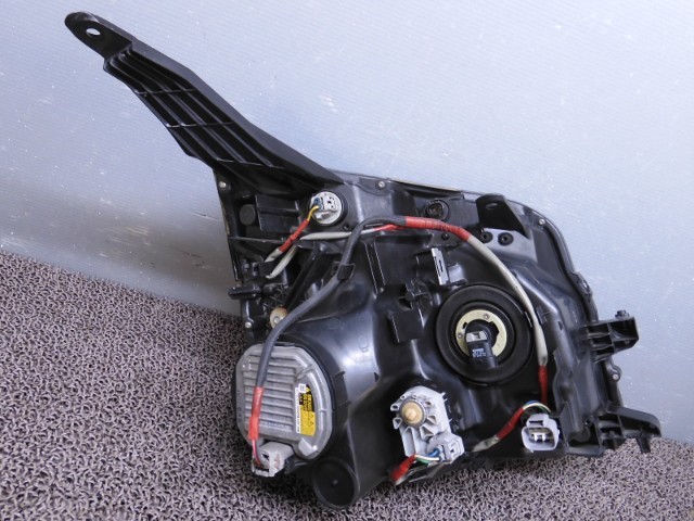 6894　トヨタ ヴォクシー　ZRR70　後期　HIDヘッドライト左　28-225 ヘッドライト ◆ ヴォクシー D4C 明るい エフシーエル