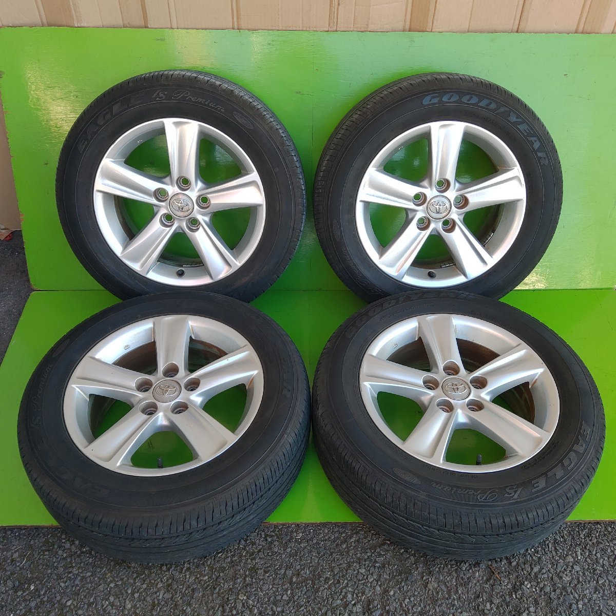 [15395] [トヨタ マークX 純正] 16x7J +40 PCD114.3 5穴 [グッドイヤー EAGLELSプレミアム] 215/60R16