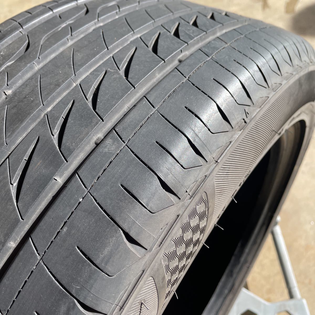 新品並み バリ山 245/45R17 ラジアル夏タイヤ 2本 ブリヂストン レグノ