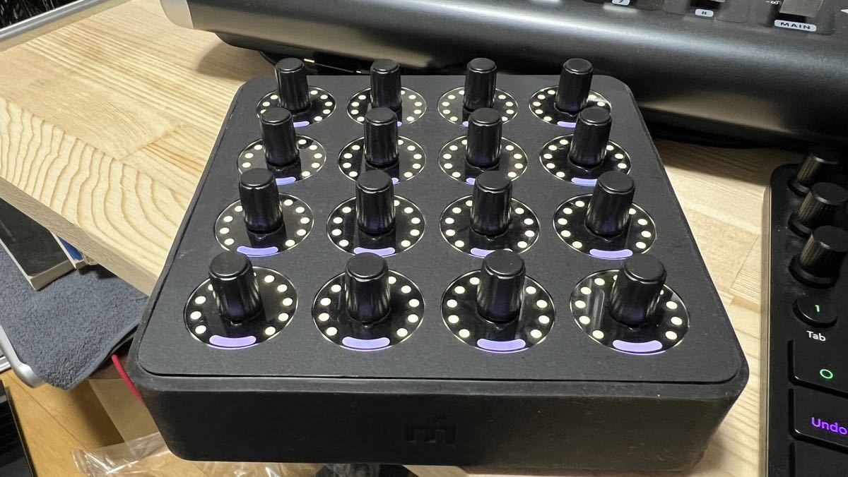 MIDI Fighter Twister 動作品ですが現状出品 翌日迄の決済 受け取り迅速 厳守