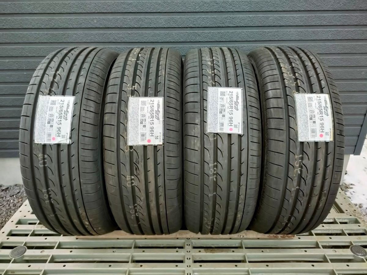 NEW 新品未使用 215&frasl;65R15 YOKOHAMA BluEarth RV02 ヨコハマ