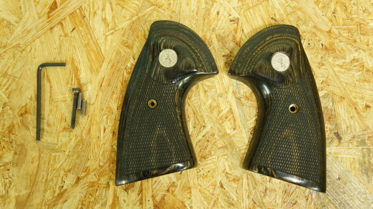 パイソン用　木製グリップ　タナカ