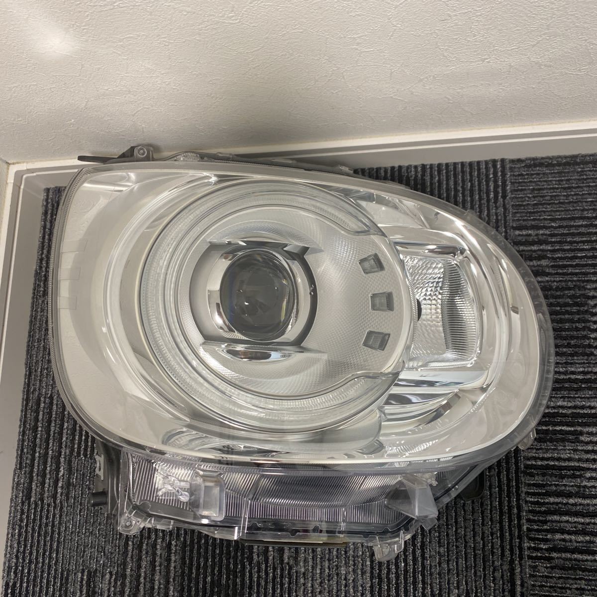 中古 ダイハツ LA800S ムーブ キャンバス 純正 右 運転席 LED ヘッド