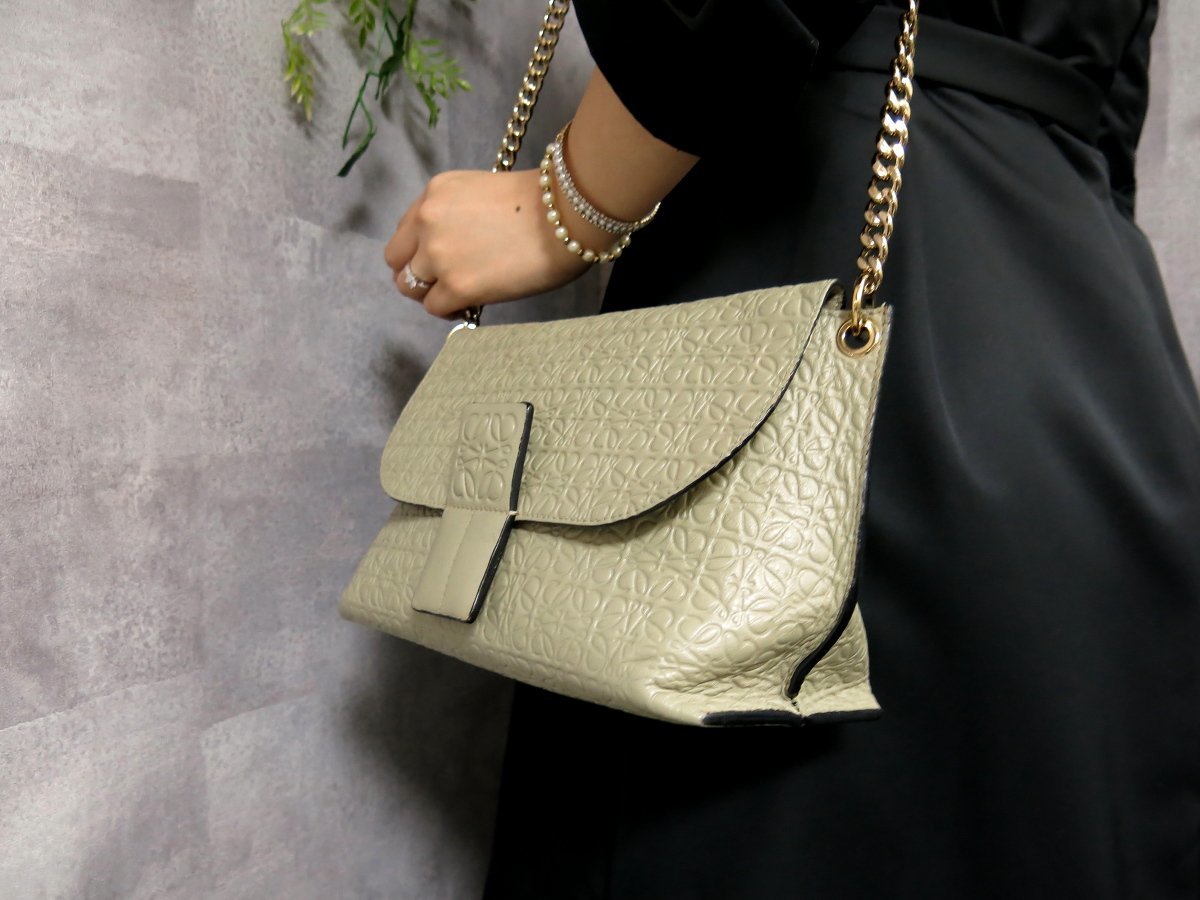 超美品○LOEWE ロエベ○アヴェニュー○リピート アナグラム 総柄 