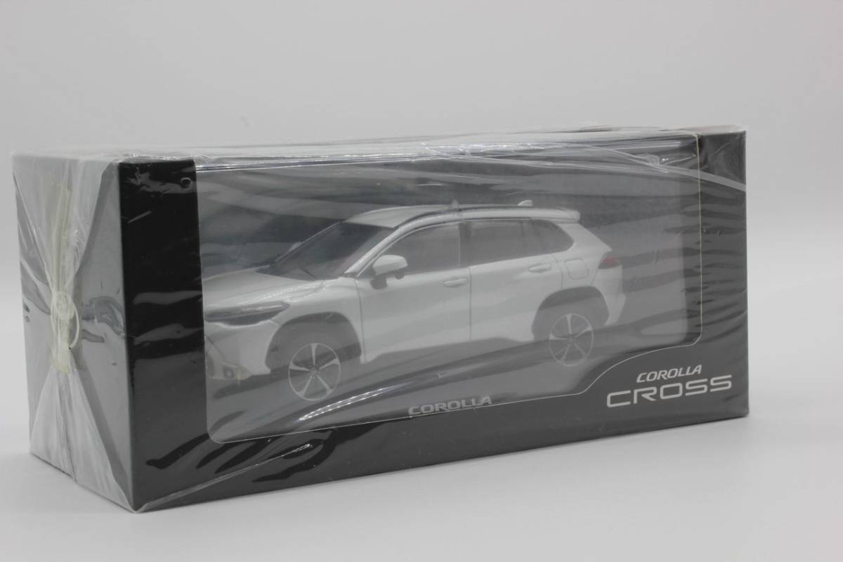 トヨタ カローラクロス Z ミニカー 1/30 プラチナホワイトパールマイカ