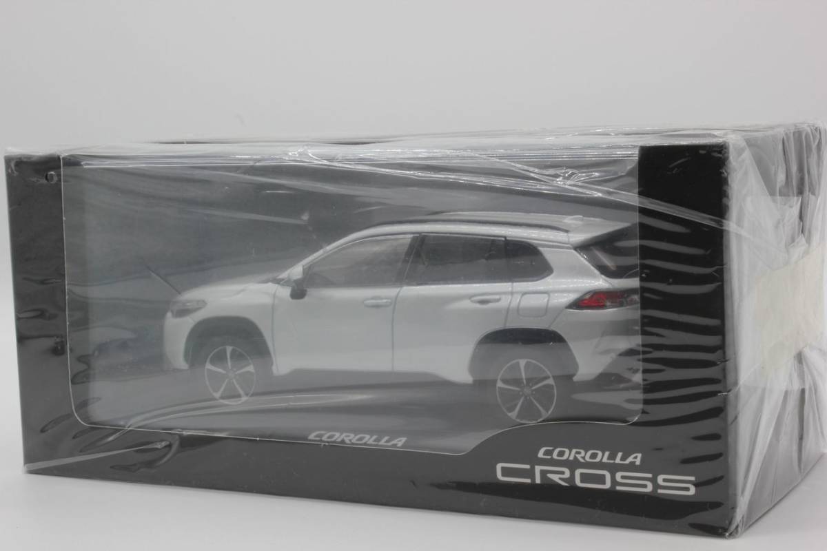 トヨタ カローラクロス Z ミニカー 1/30 プラチナホワイトパールマイカ