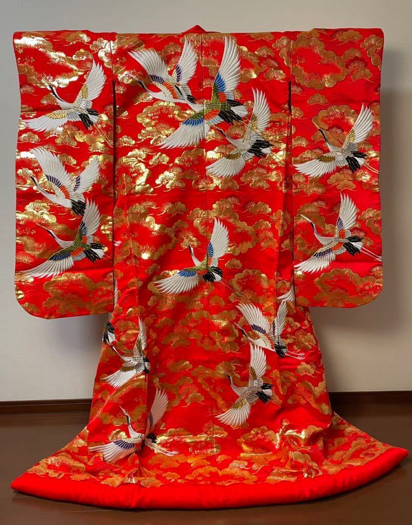 美品 色打掛 豪華 刺繍 鶴紋 飛鶴松紋 打掛 花嫁 衣裳 婚礼 結婚 花鳥紋 和装 着物 身丈約186センチ 裄約65.5センチ 1-2