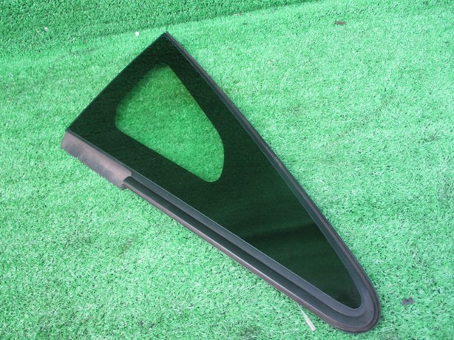 トヨタ プリウスα フロントクォーターガラス 右 H24 ZVW40 62110-47040