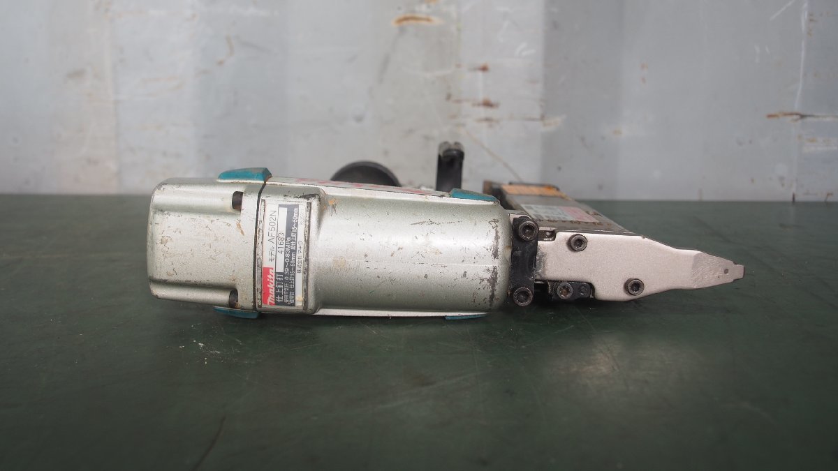 美品 マキタ(Makita) 仕上釘打 超仕上釘50mm AF502N エア釘打機